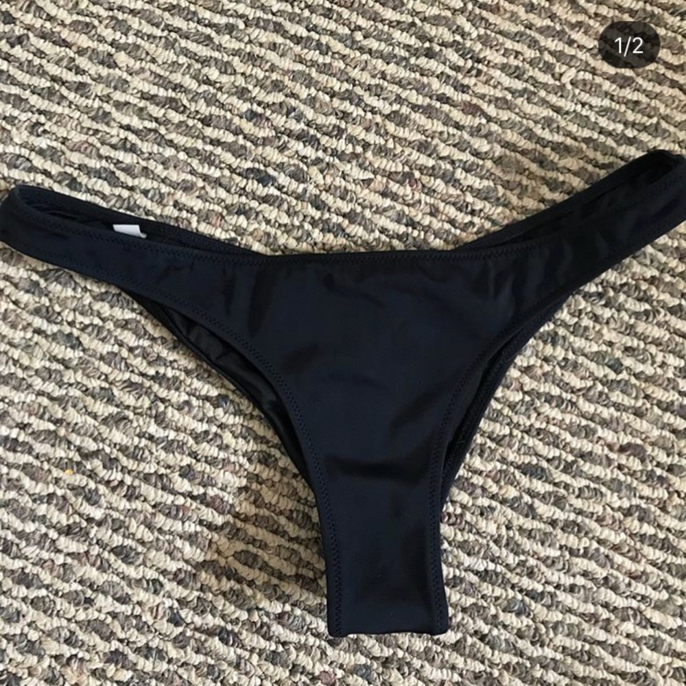 NEW VS ITSY BOTTOMS